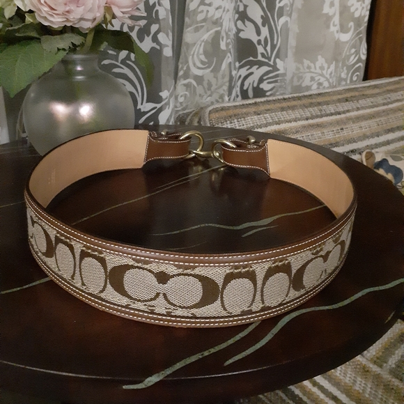 Authentic Coach adjustable hook belt - Picture 3 of 7